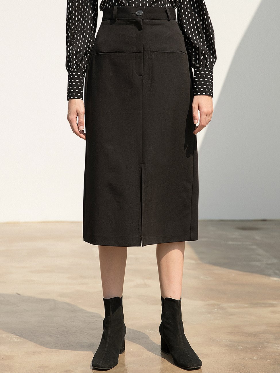 Front Pocket Slit Skirt Black